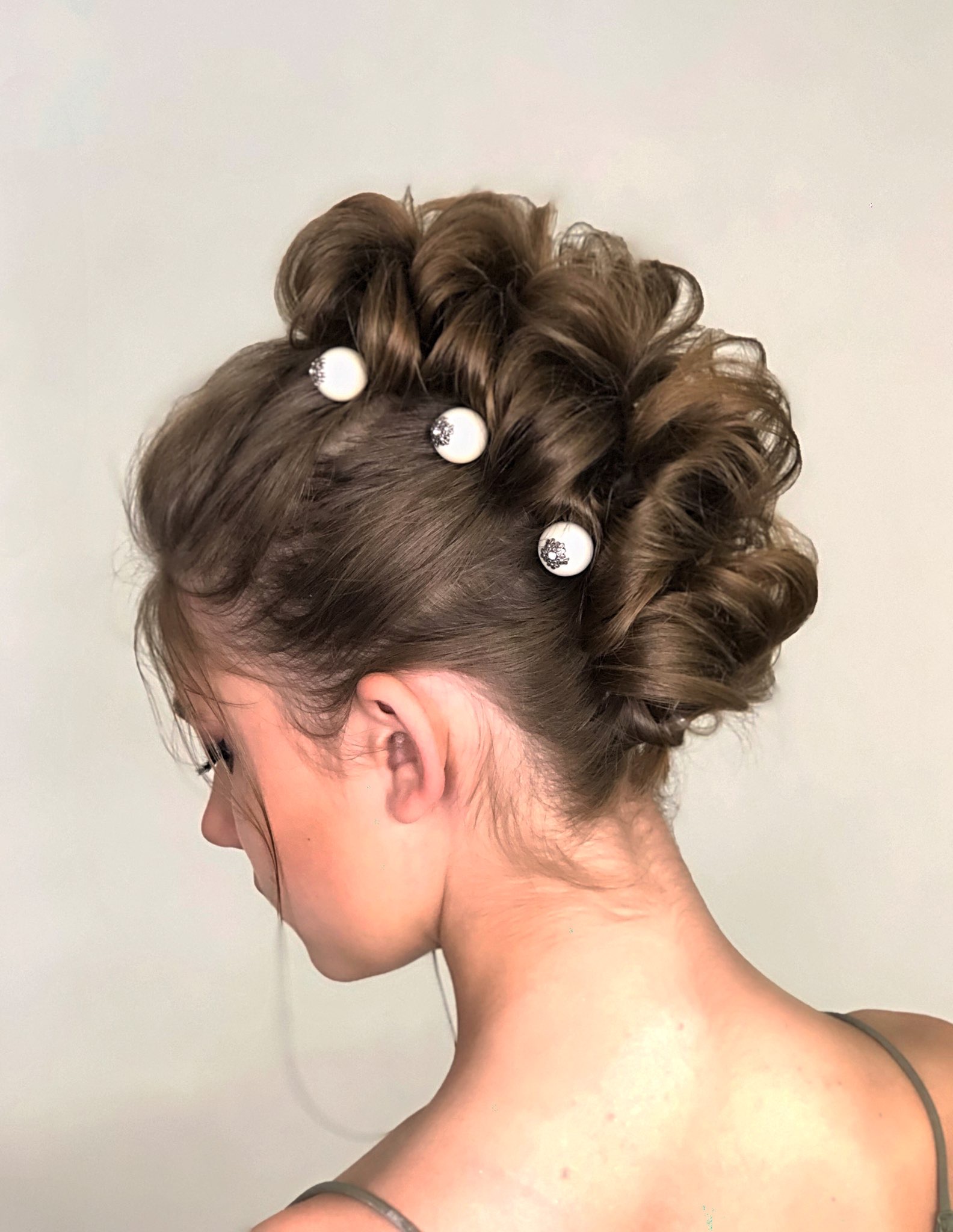 Express hairstyles<br><span color-type="color" style="color: #cfa569;">1500 kron</span>